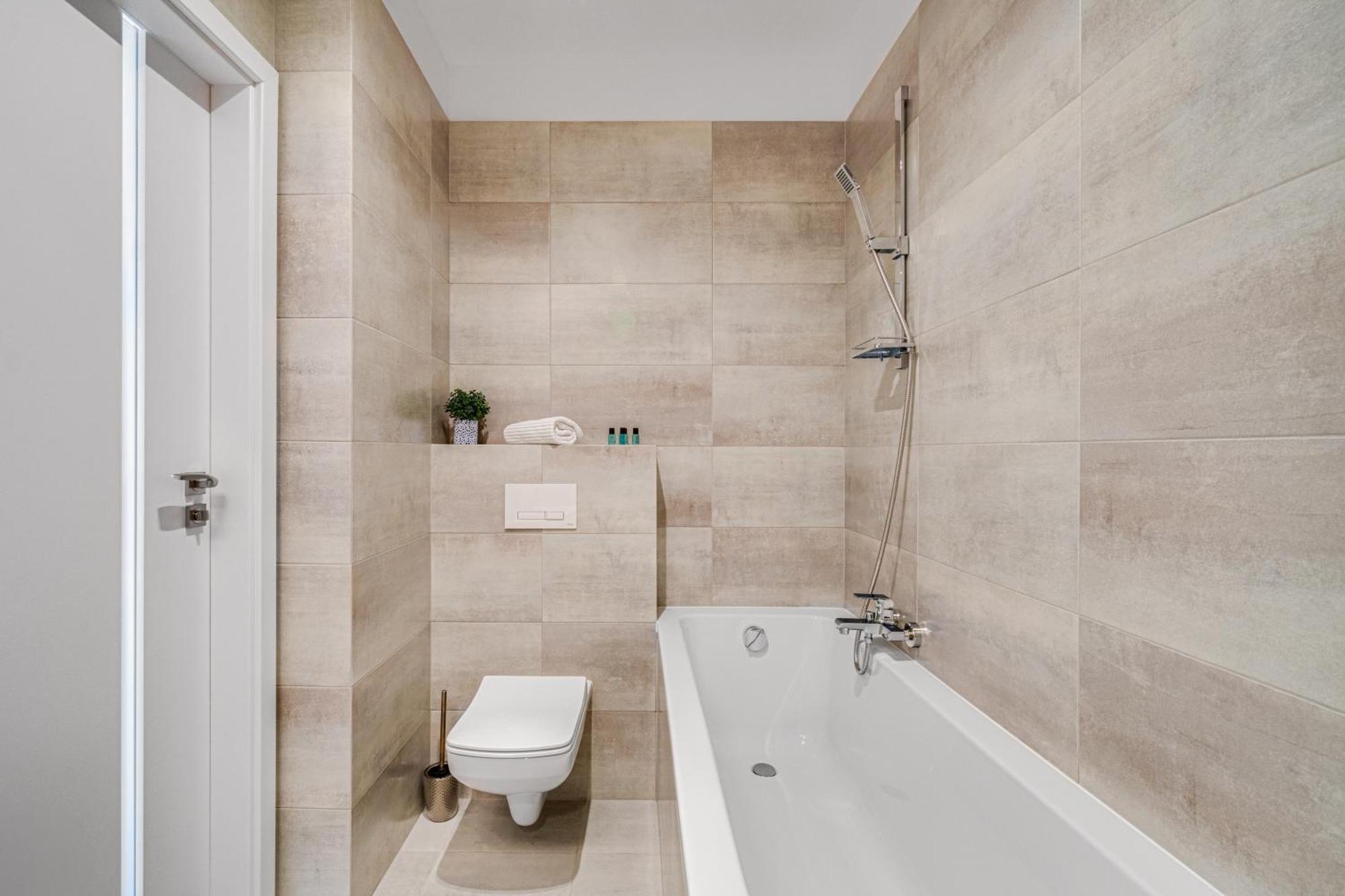 Prime Time Apartament - 24H Check -In - Parking W Cenie Breslavia Exterior foto